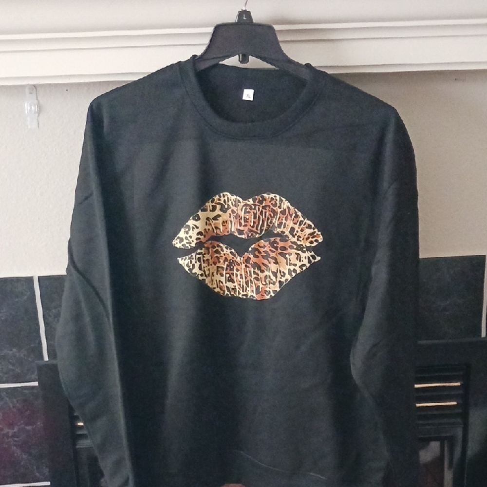 Black Sweatshirt with Leopard Print Lips